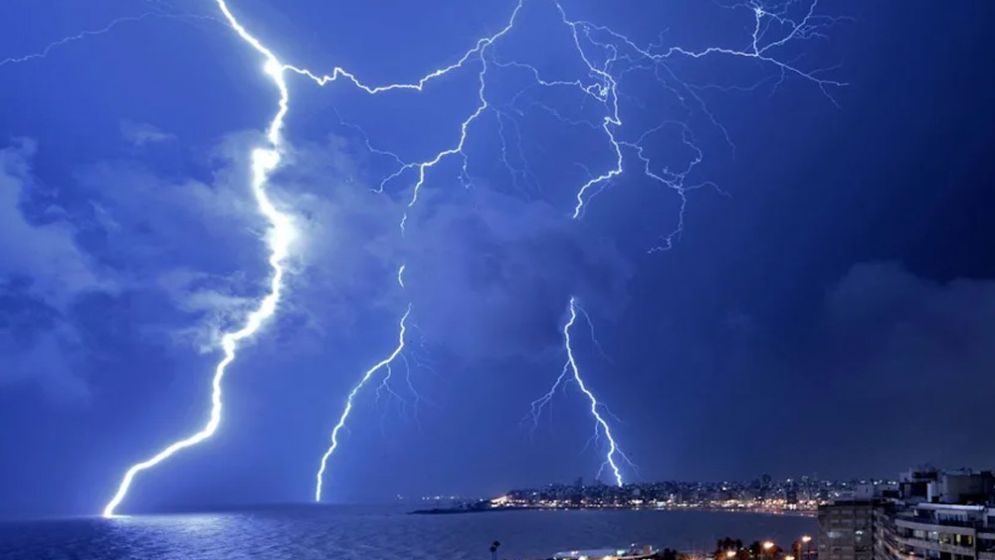 সারাদেশে বজ্রপাতে শিশুসহ ১৪ জনের মৃত্যু