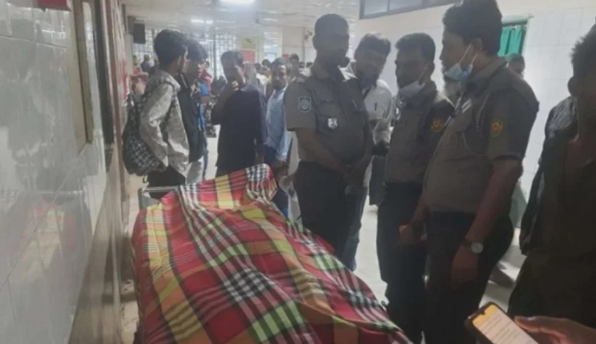 নিউমার্কেট এলাকায় গুলিতে  শীর্ষ সন্ত্রাসী টিটন নিহত